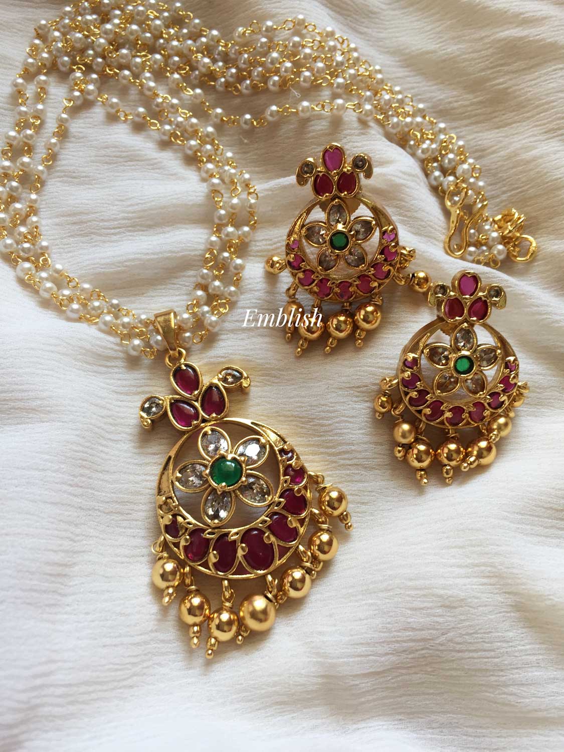 Kemp Flower Pearl Mala Pendant Set